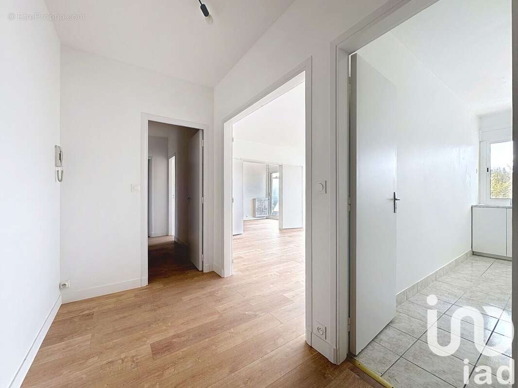 Photo 3 - Appartement à LA CELLE-SAINT-CLOUD