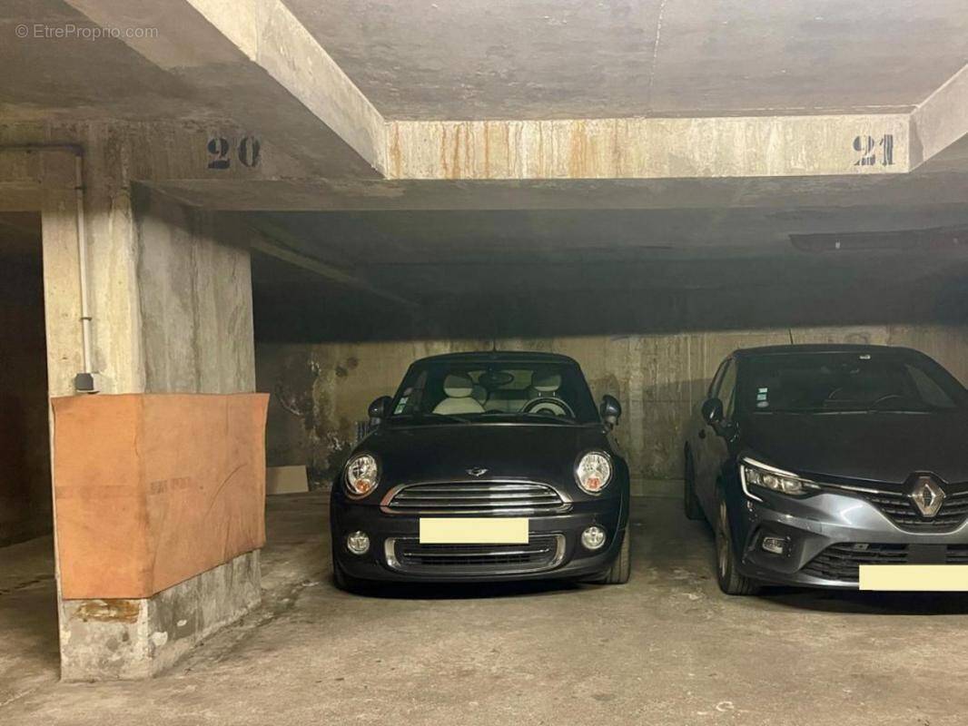 Parking à PARIS-16E