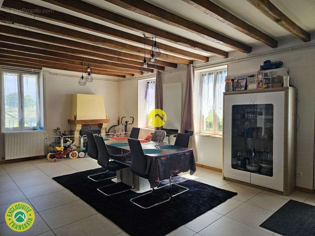 Maison à CERILLY