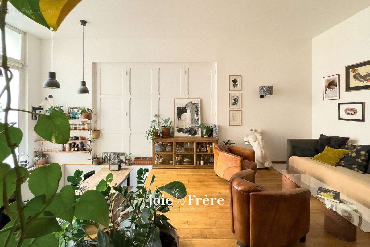 l&#039;espace principal du loft - Appartement à PARIS-18E
