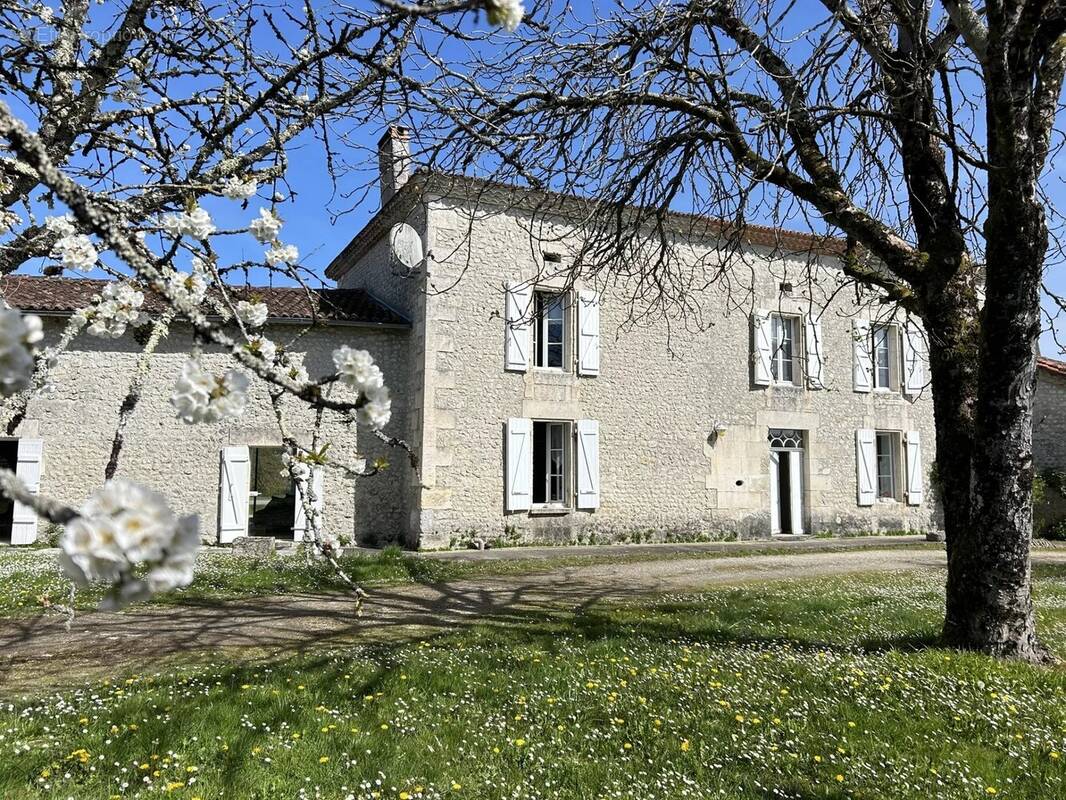 Maison à COURGEAC