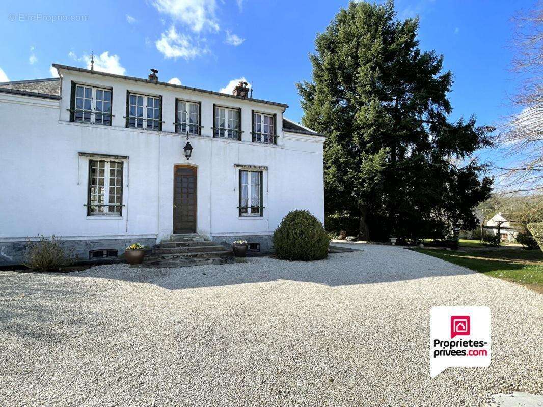 Maison à CHERISY