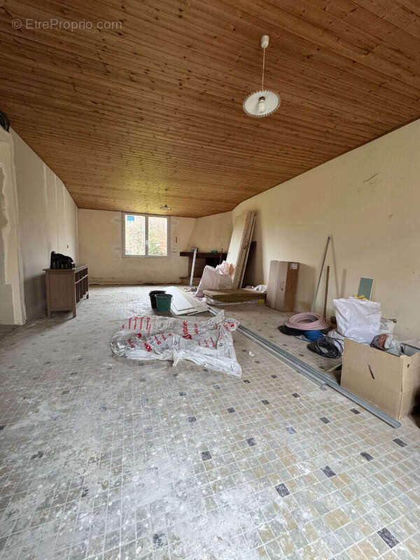 Maison à BEAULIEU-SOUS-LA-ROCHE