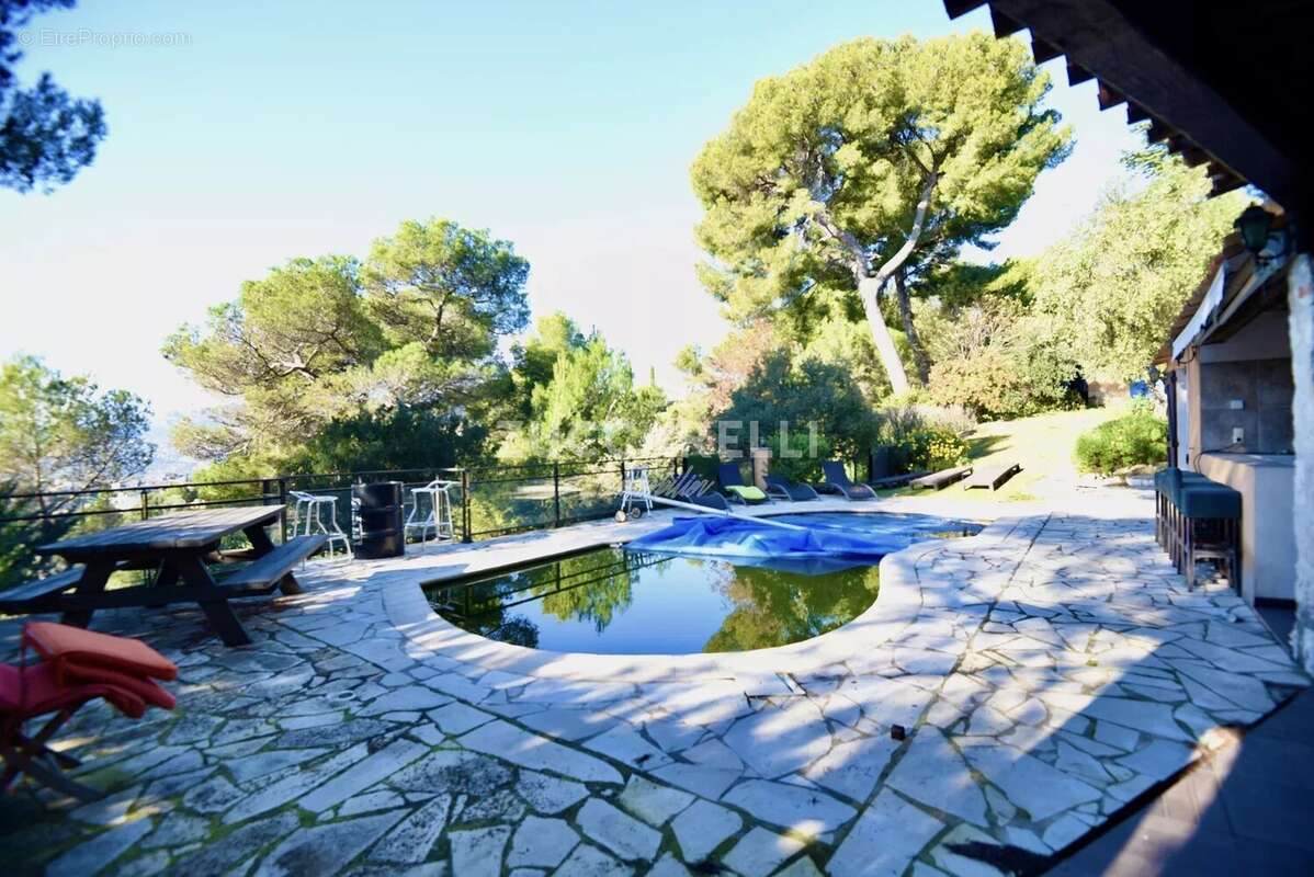 Maison à COLOMARS
