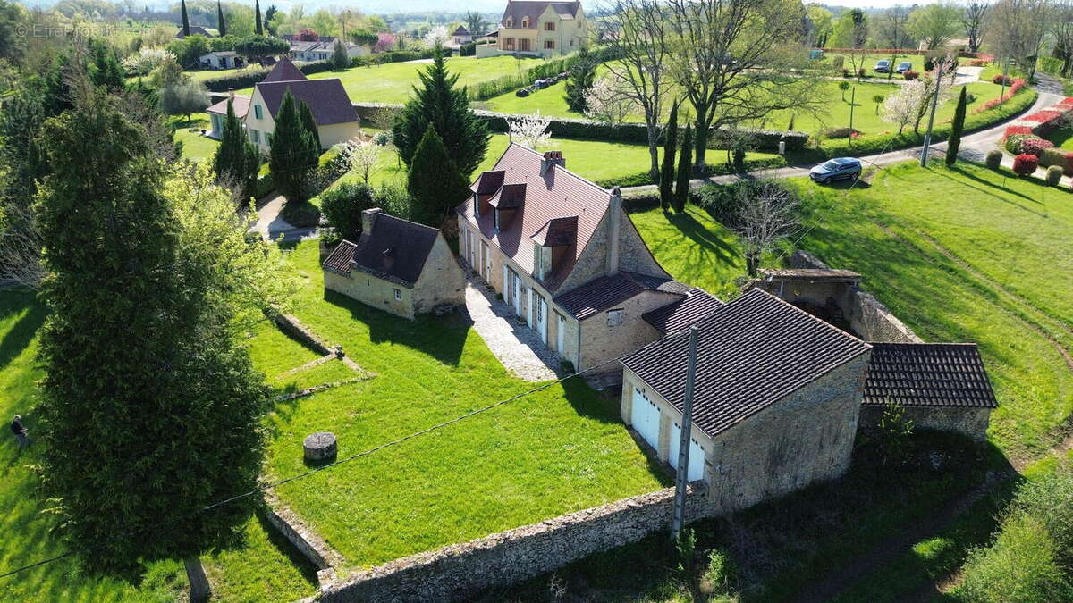 DJI0427 - Maison à COUX-ET-BIGAROQUE