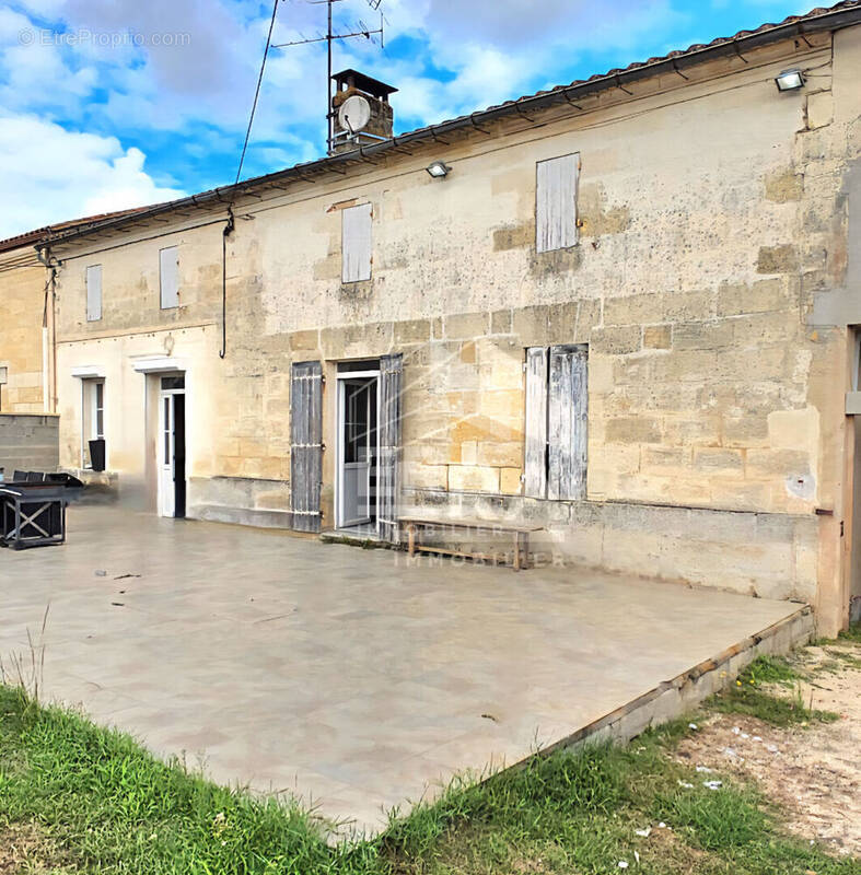 Maison à COUTRAS