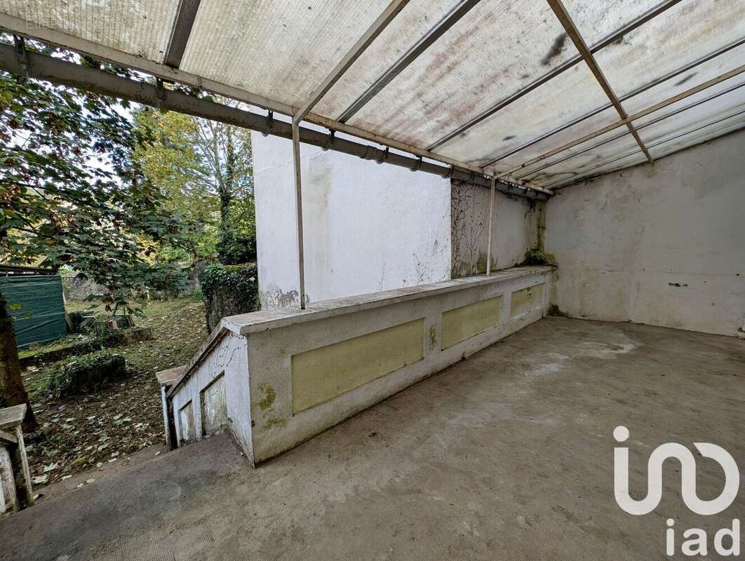 Photo 2 - Maison à LE PONT-CHRETIEN-CHABENET