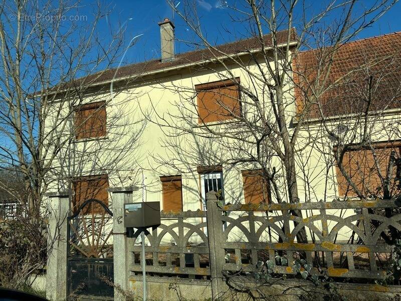 Maison à YZEURE
