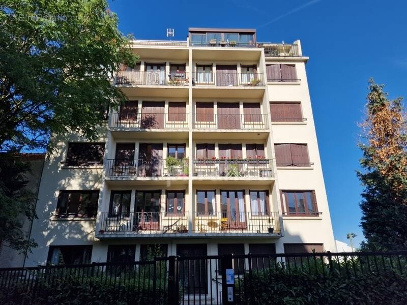 Appartement à LES LILAS