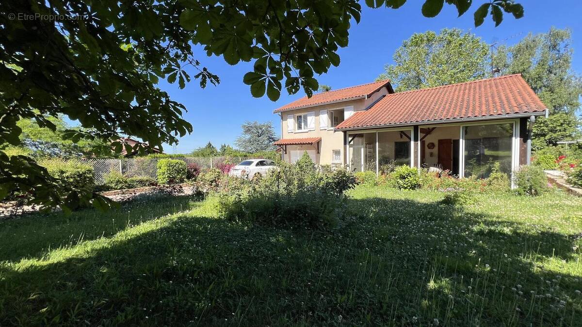 Photo 1 - Maison à LA TOUR-DE-SALVAGNY