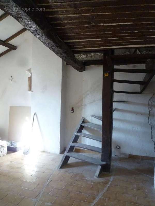 Appartement à PUGET-THENIERS