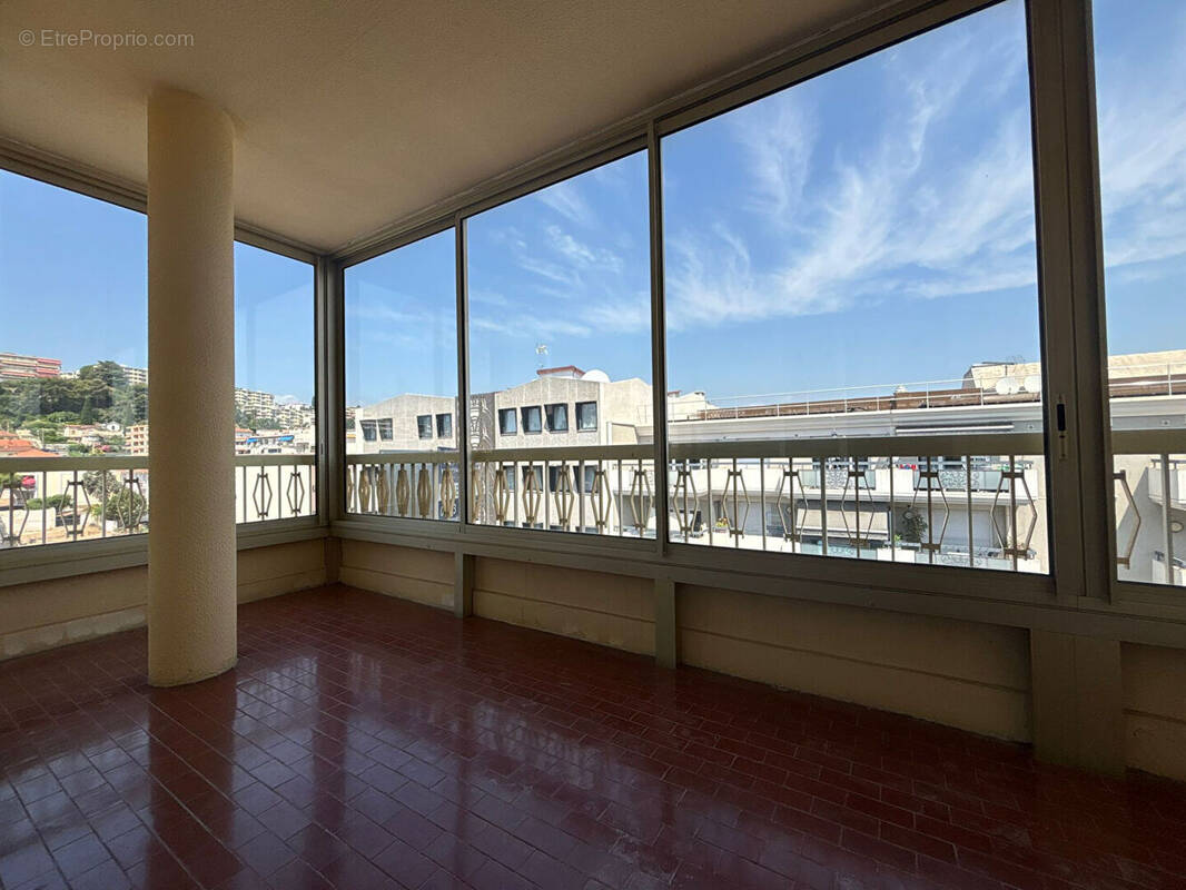 Appartement à SAINT-LAURENT-DU-VAR