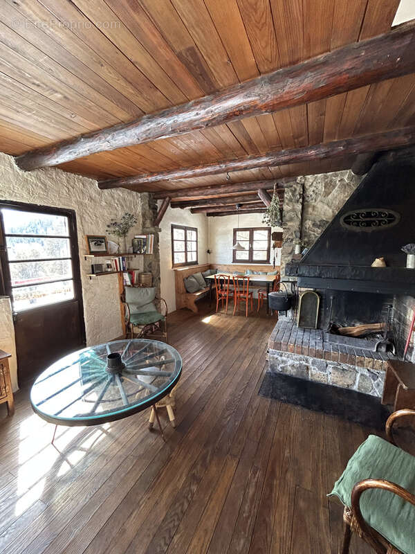 Maison à ROUBION