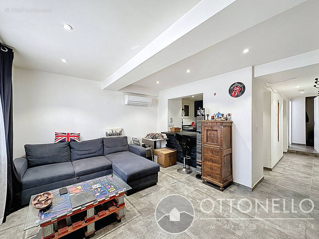 Appartement à ROQUEBRUNE-SUR-ARGENS