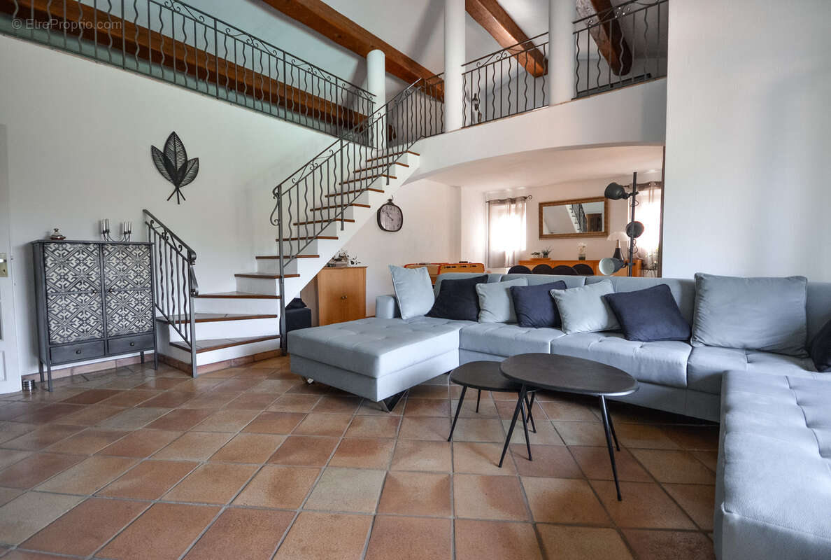 Maison à ROQUEBRUNE-SUR-ARGENS