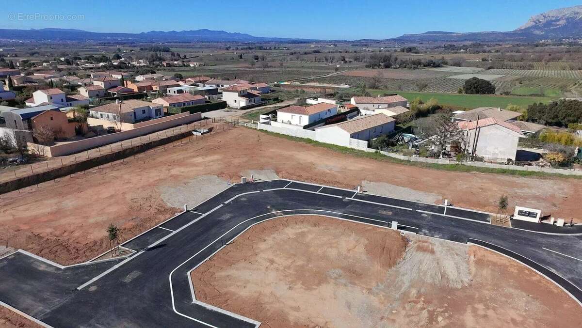Terrain à POURRIERES