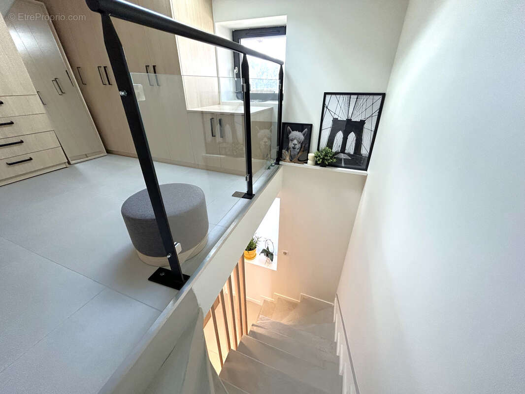 Appartement à GREZIEU-LA-VARENNE