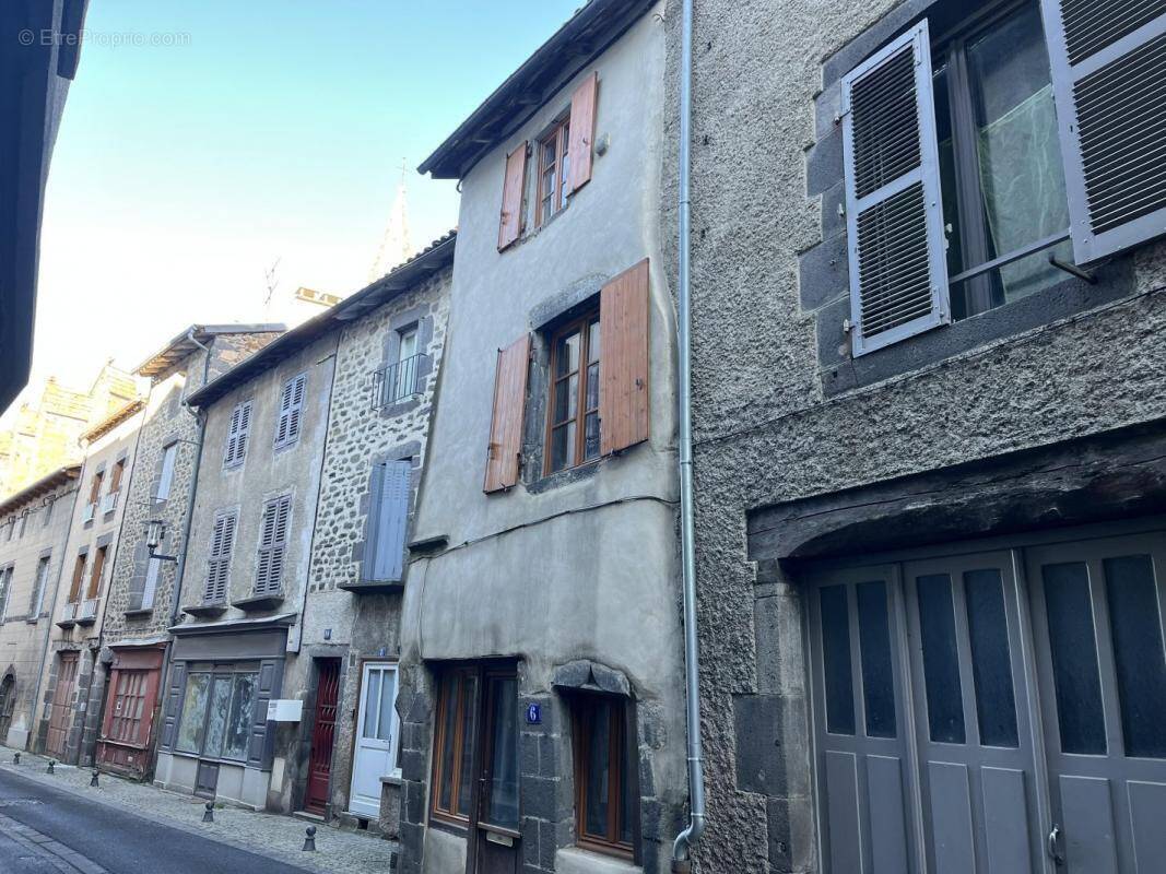 Maison à SAINT-FLOUR