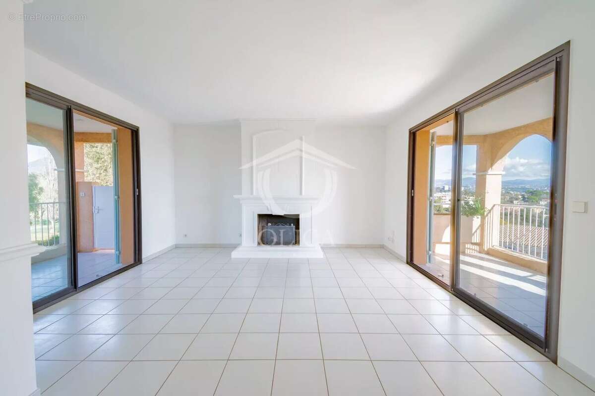 Appartement à VILLENEUVE-LOUBET