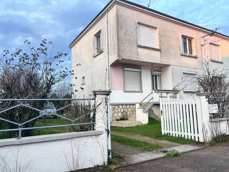 Maison à DANGE-SAINT-ROMAIN