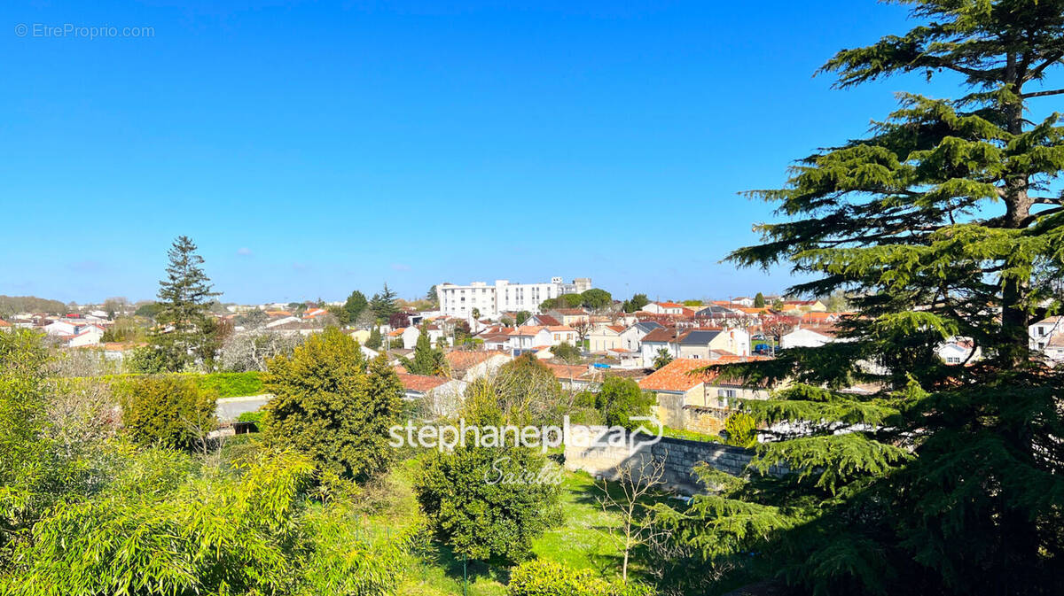 Appartement à SAINTES