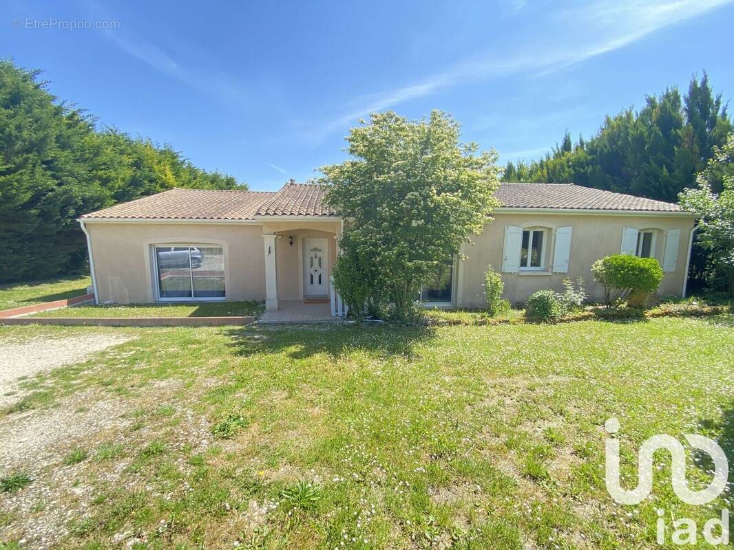 Photo 1 - Maison à LA COURONNE