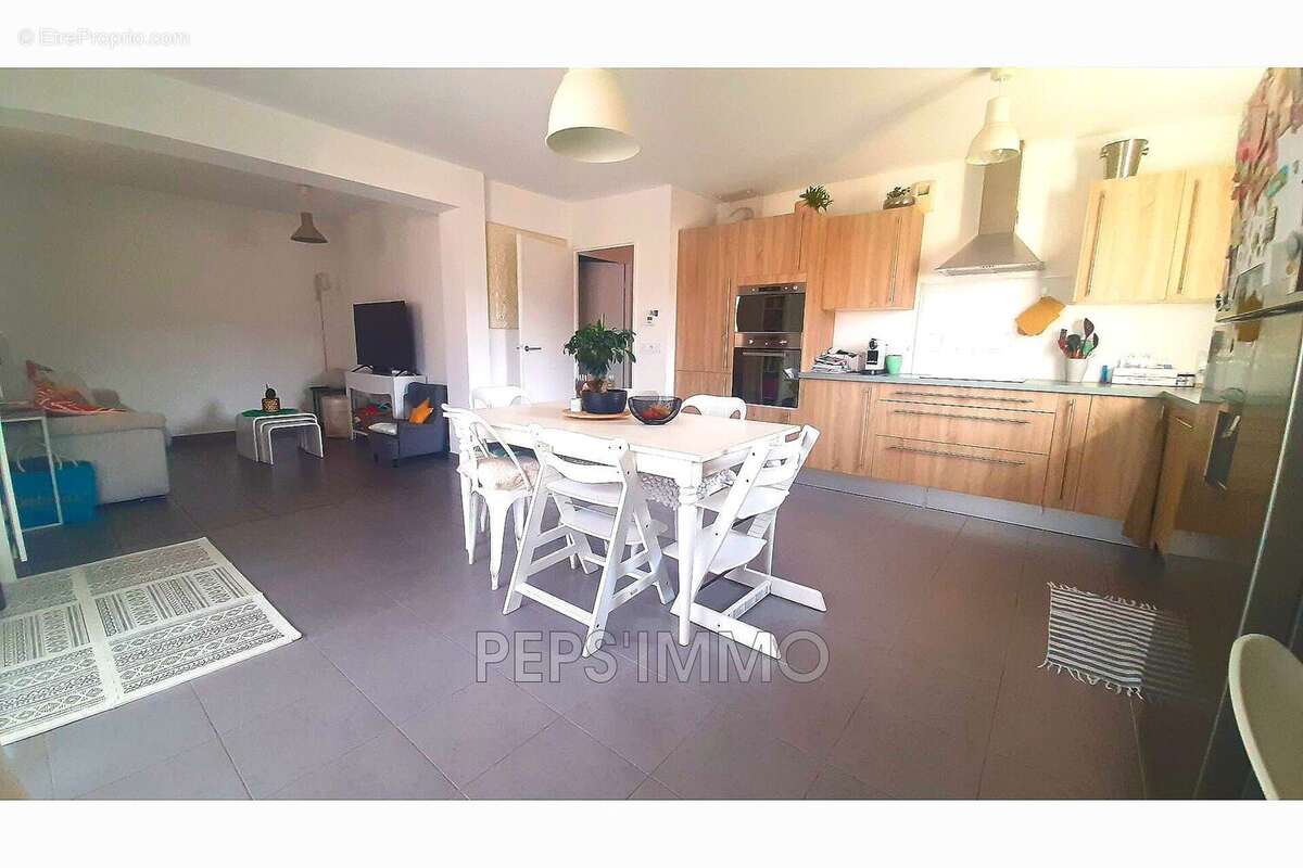 Appartement à CHATEAUNEUF-LES-MARTIGUES