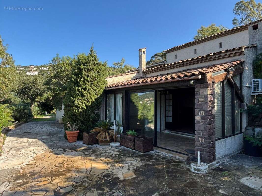 Maison à LES ISSAMBRES