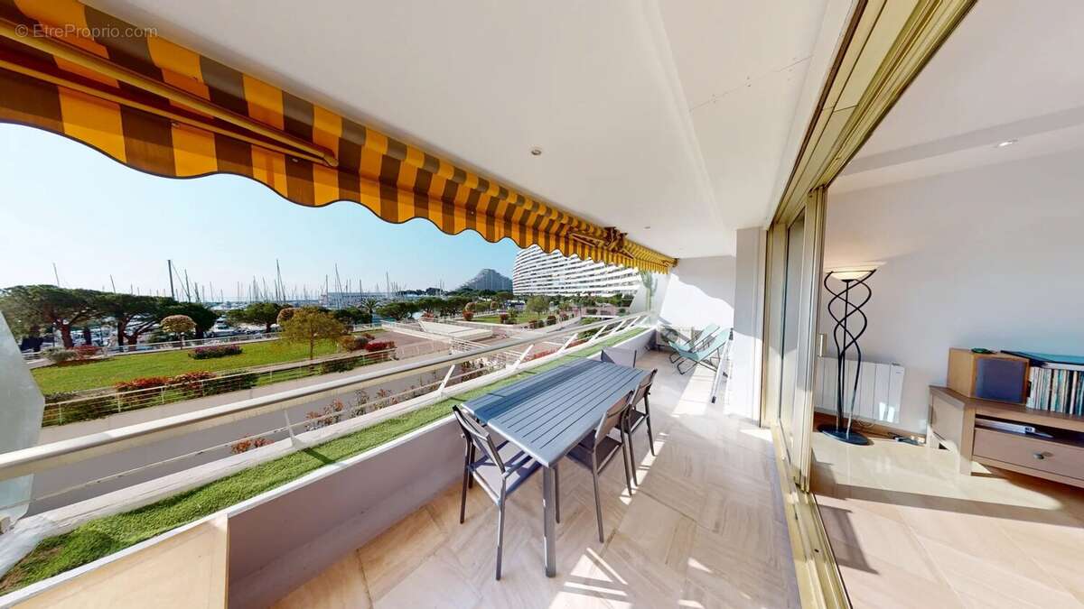 Appartement à VILLENEUVE-LOUBET