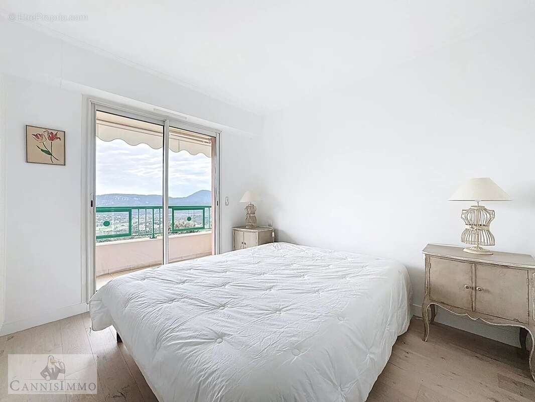 Appartement à MANDELIEU-LA-NAPOULE
