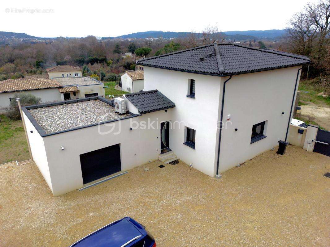 Maison à VENEJAN