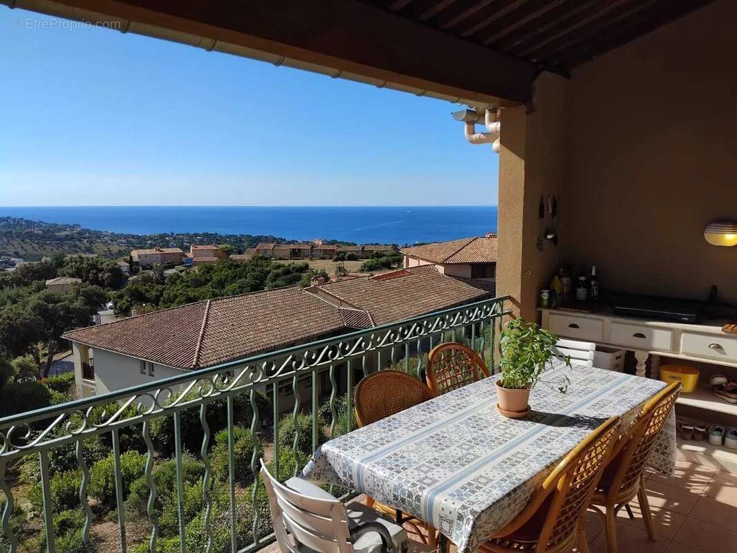 Appartement à ROQUEBRUNE-SUR-ARGENS