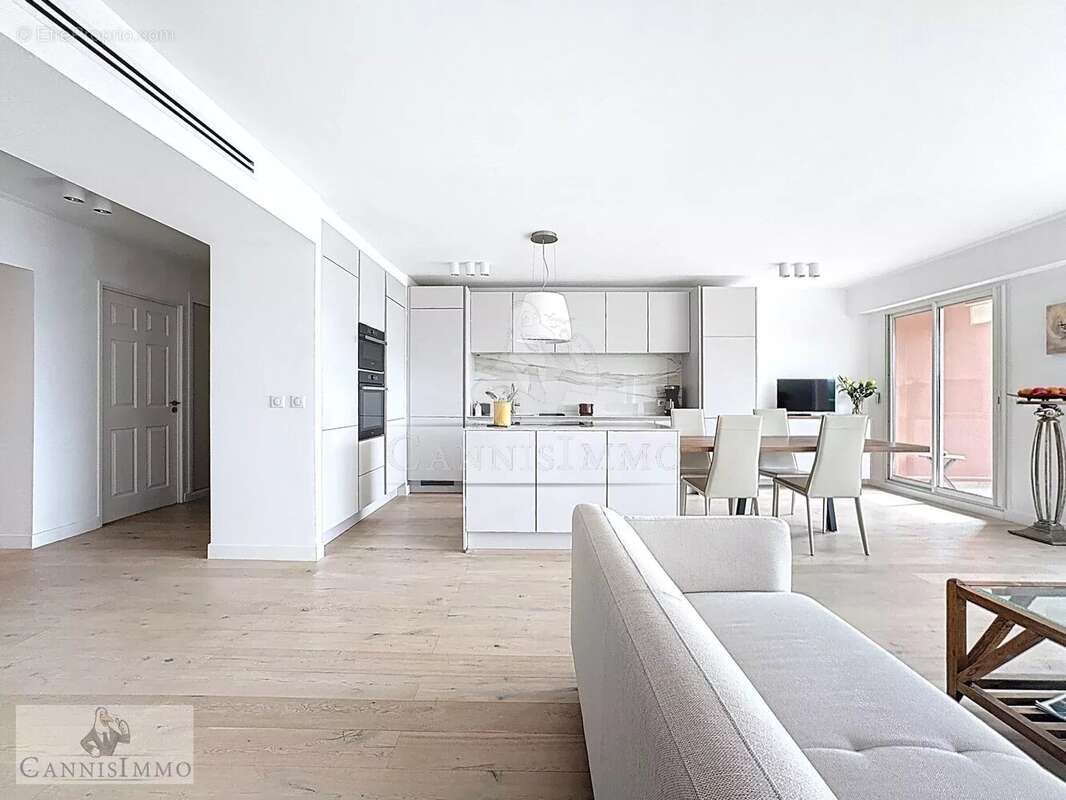 Appartement à MANDELIEU-LA-NAPOULE