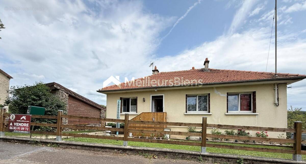 Maison à VELLEFAUX