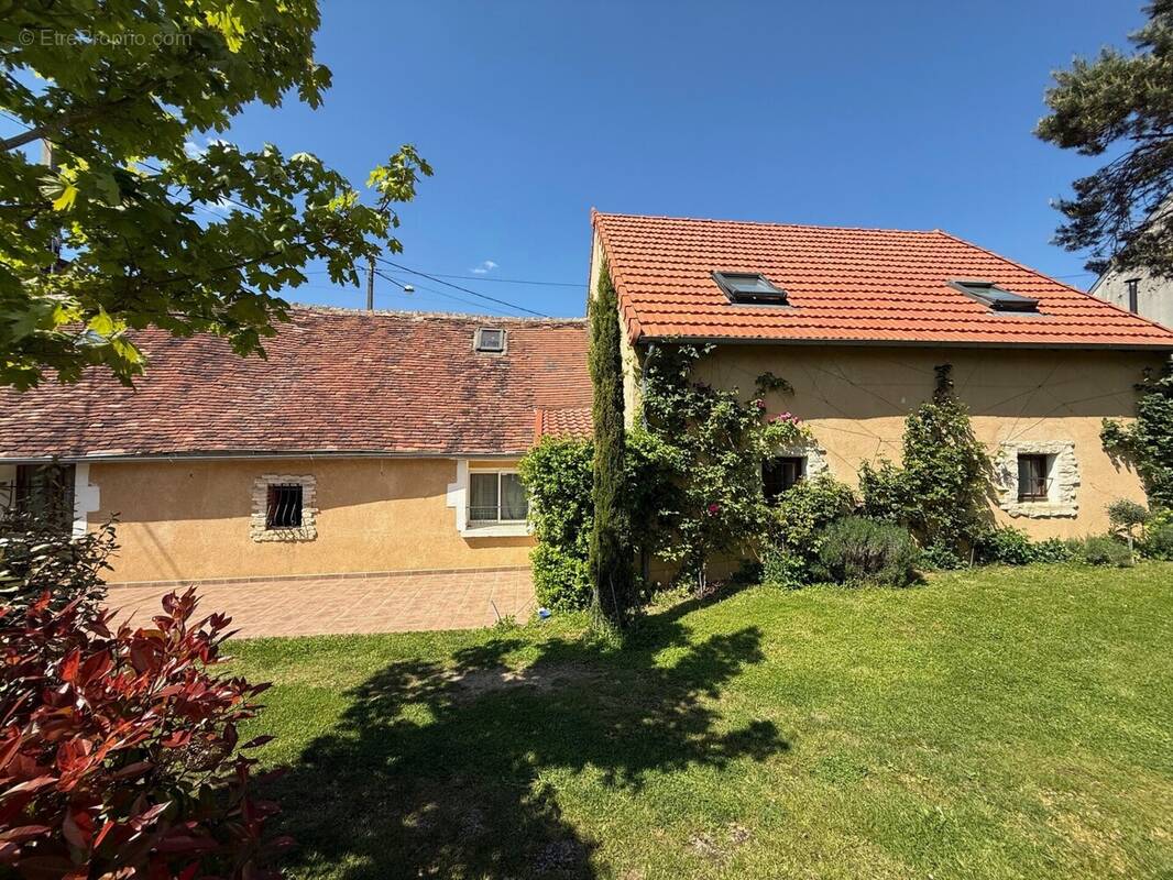 Maison à LE MAGNY