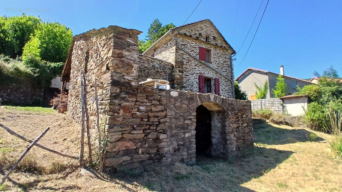 Maison à SAINT-FREZAL-DE-VENTALON