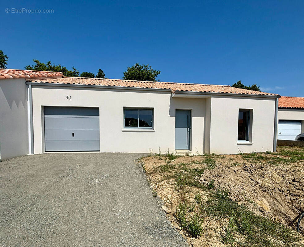 Maison à SAINT-CHRISTOPHE-DU-LIGNERON