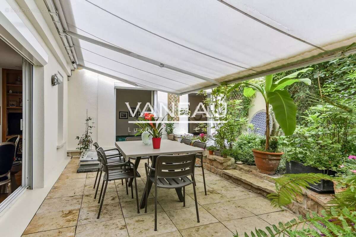 Appartement à PARIS-8E