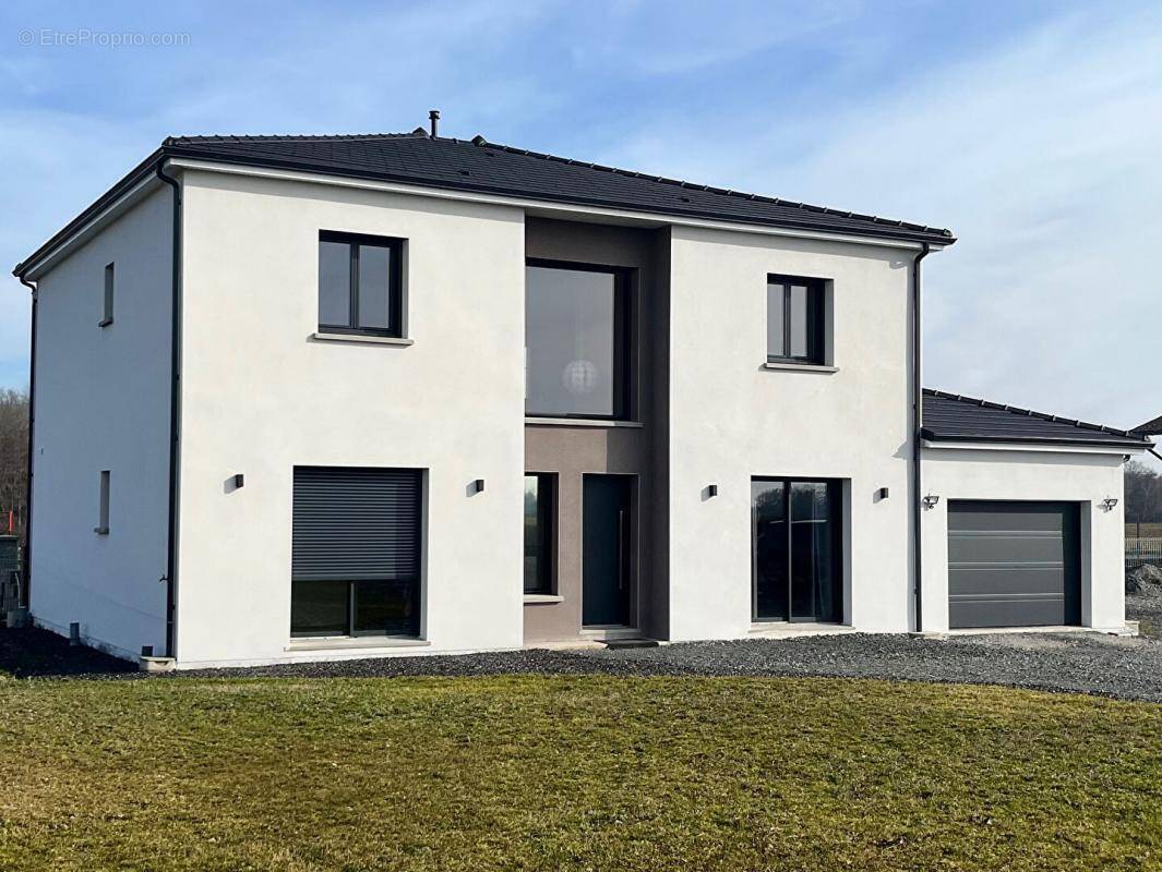 Maison à YZEURE