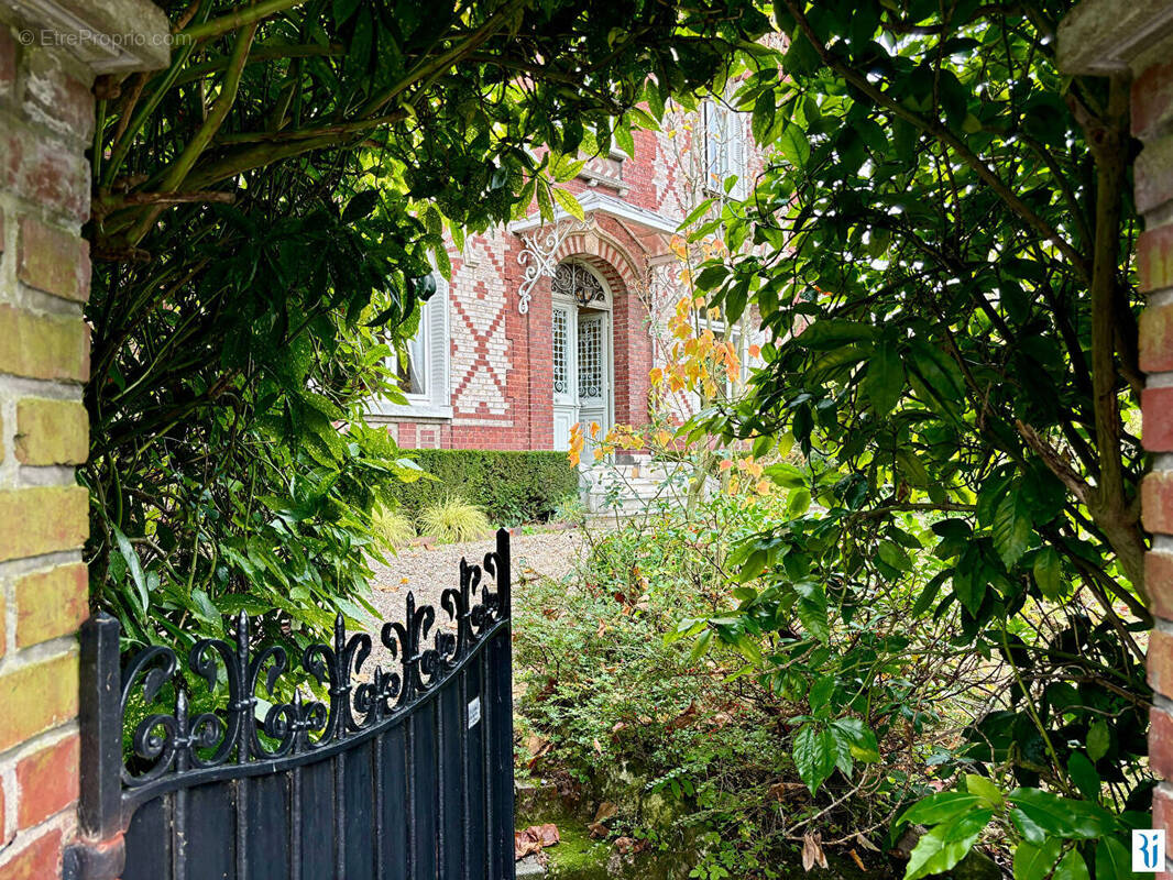 Maison à MONT-SAINT-AIGNAN