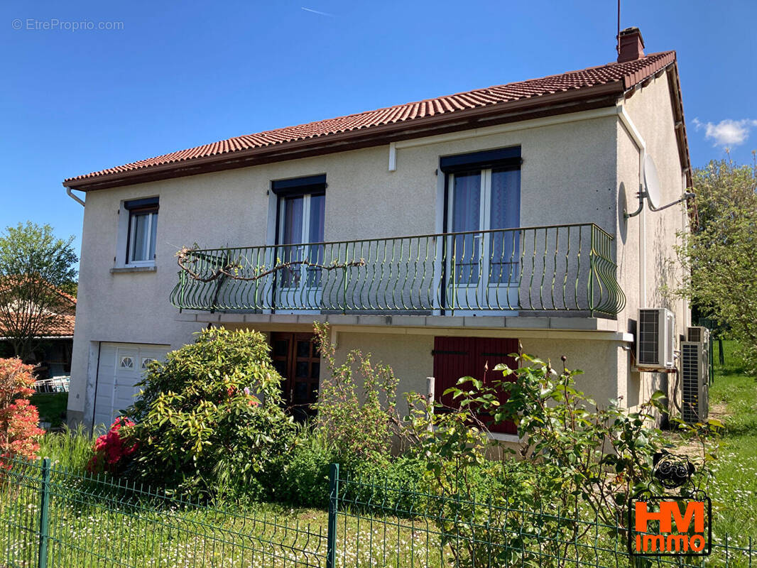 Maison à SAINT-LEONARD-DE-NOBLAT