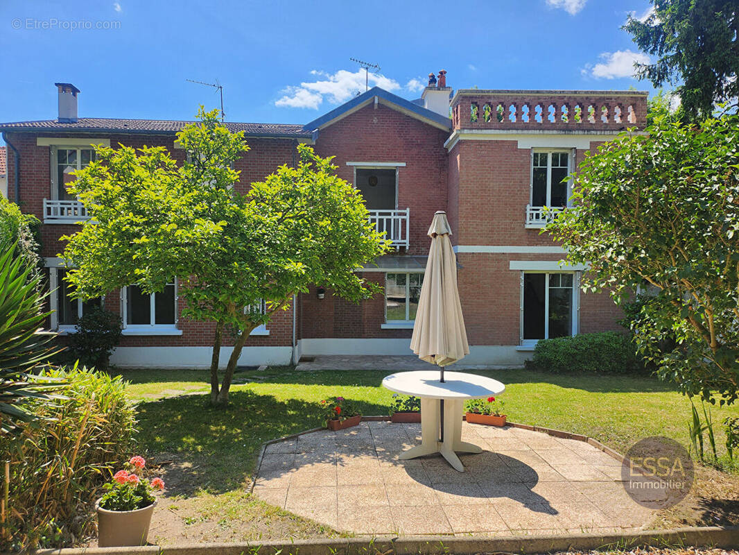 Maison à VIROFLAY