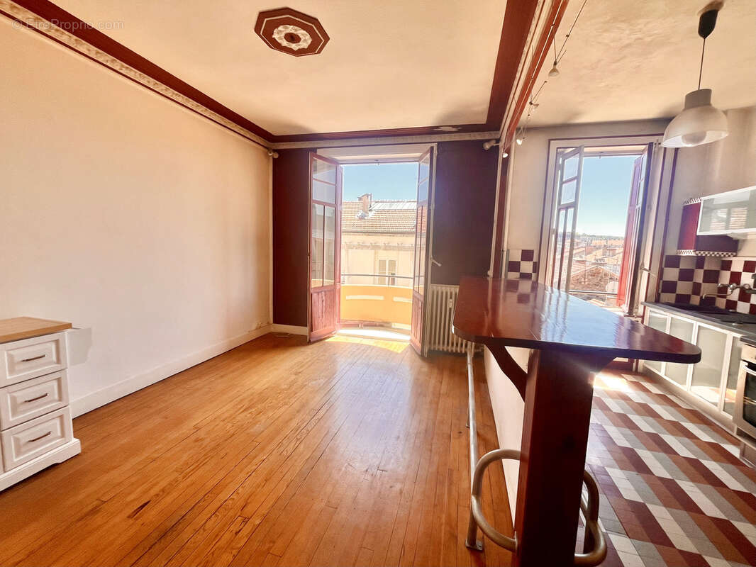 Appartement à SAINT-ETIENNE