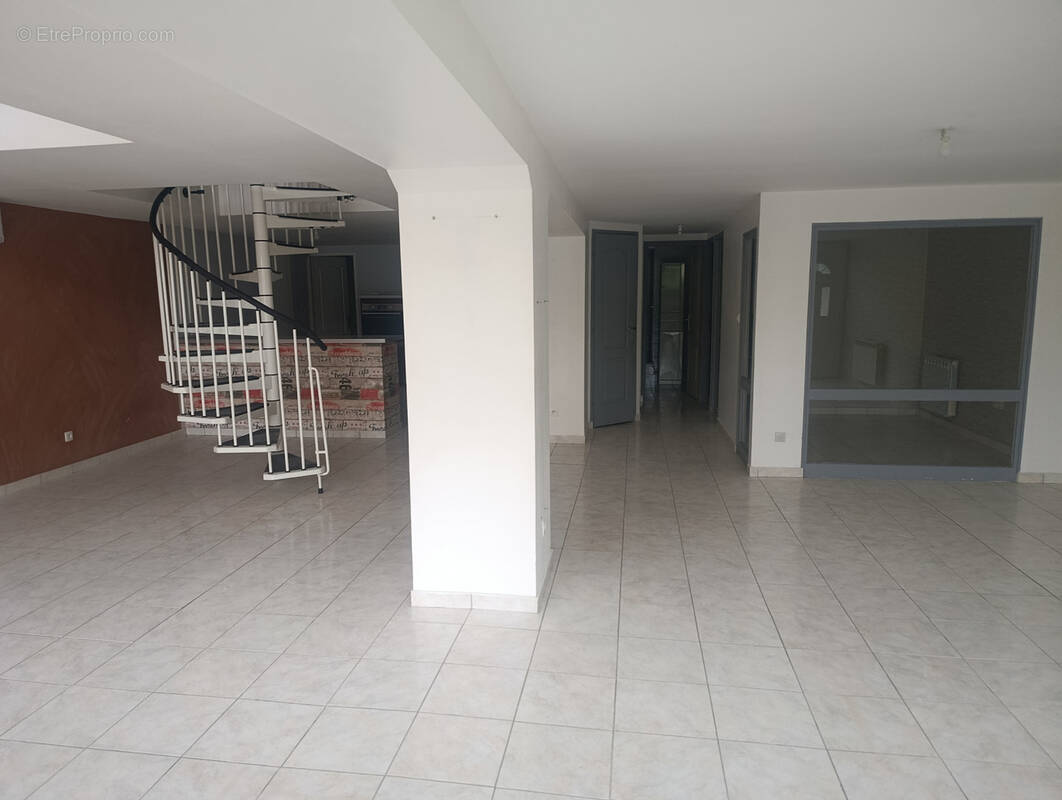 Autre à SAINT-JULIEN-LES-VILLAS