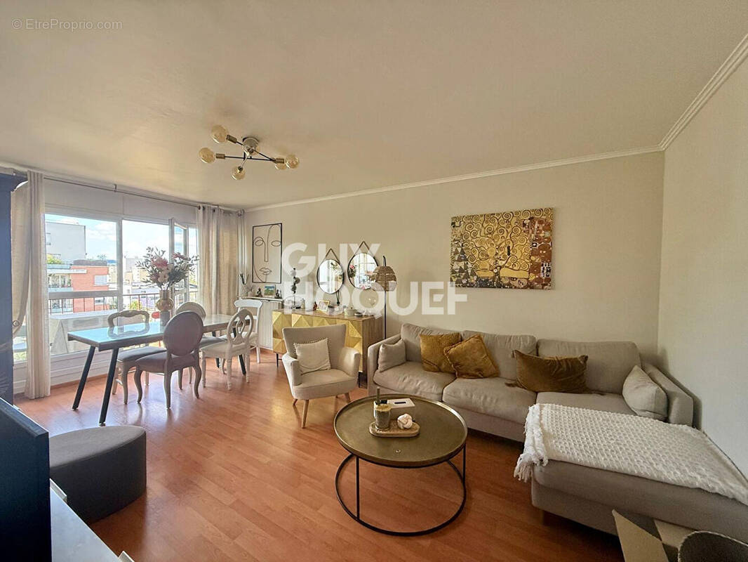Appartement à FRESNES