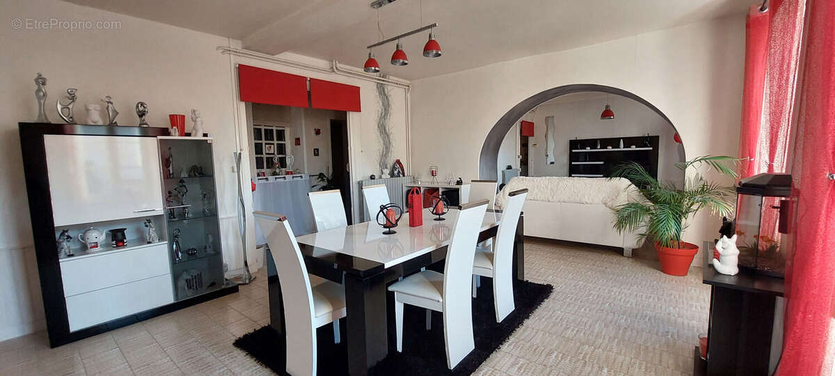 Maison à MONTS-SUR-GUESNES