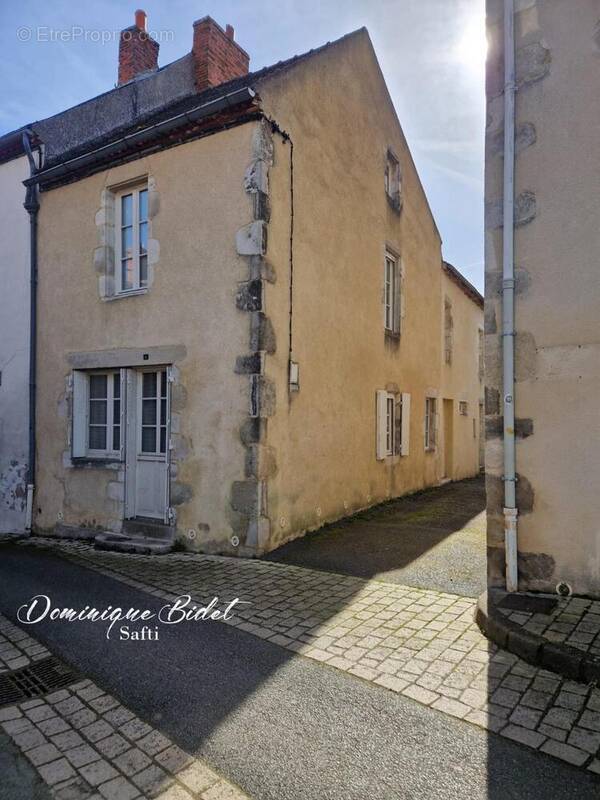 Photo 1 - Maison à BELLENAVES