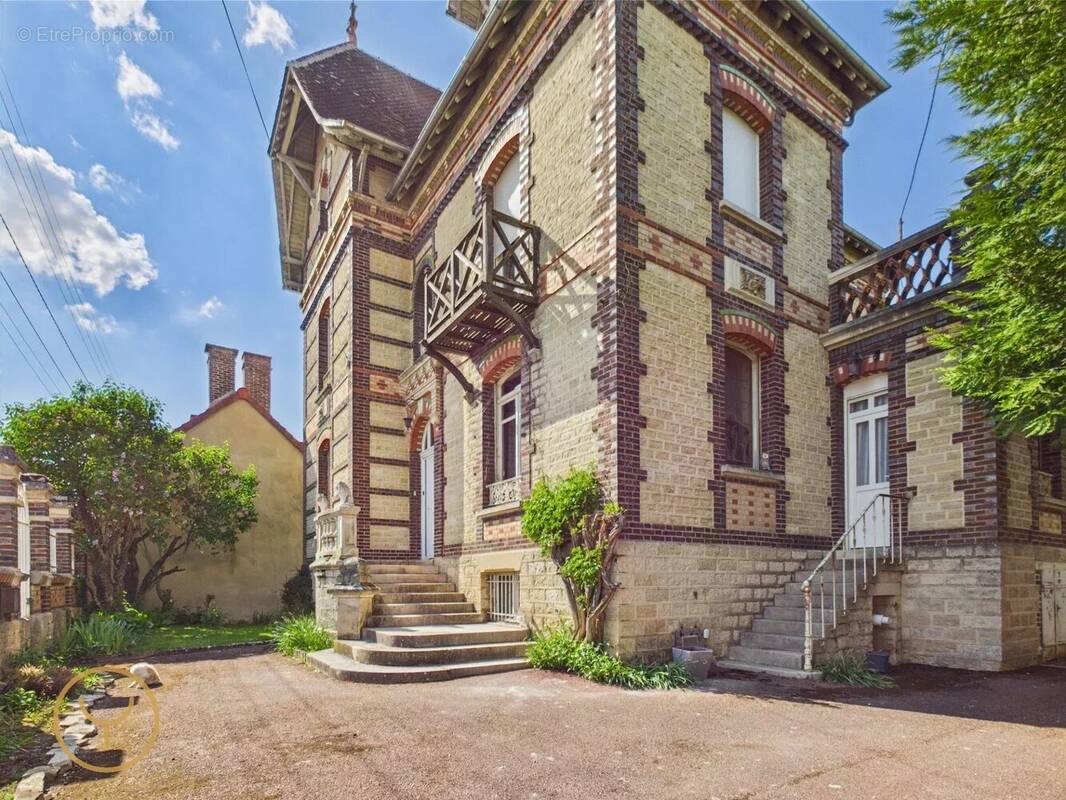 Maison à ESTISSAC