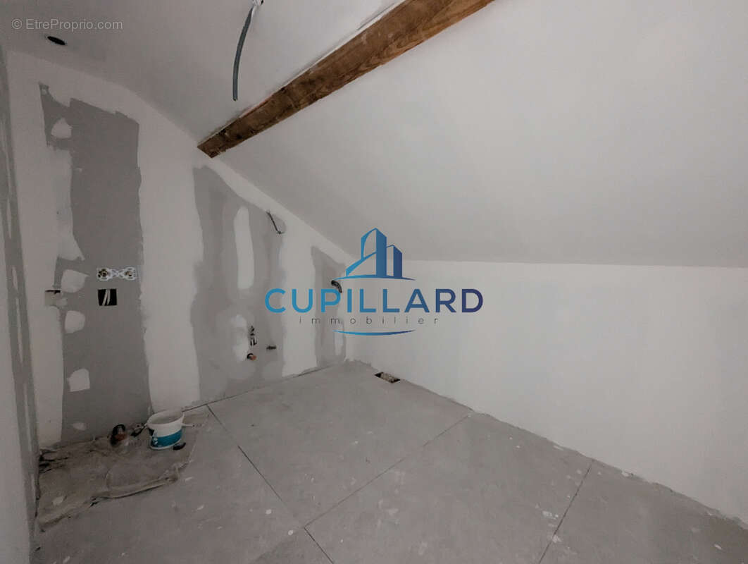 Appartement à RENAISON
