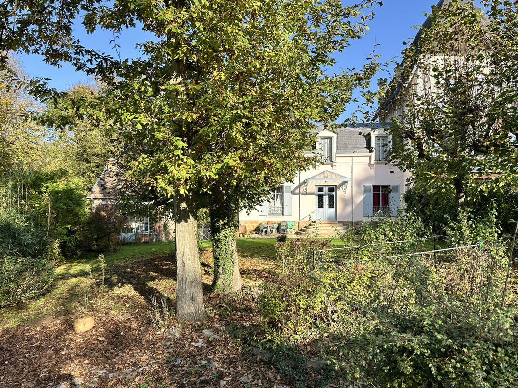Maison à MILON-LA-CHAPELLE